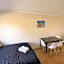 Beachcomber Lodge & Backpacker