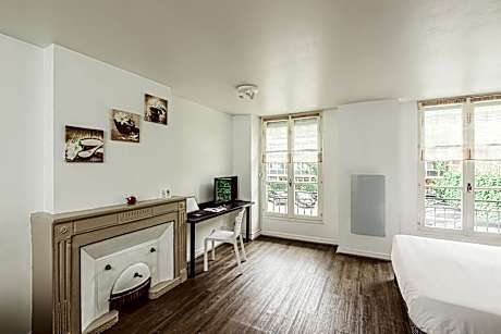 Studio (4 Adults)
