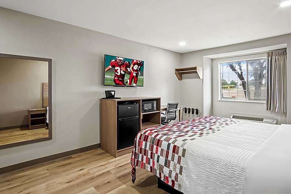 Red Roof Inn & Suites Euless - DFW Airport Southwest