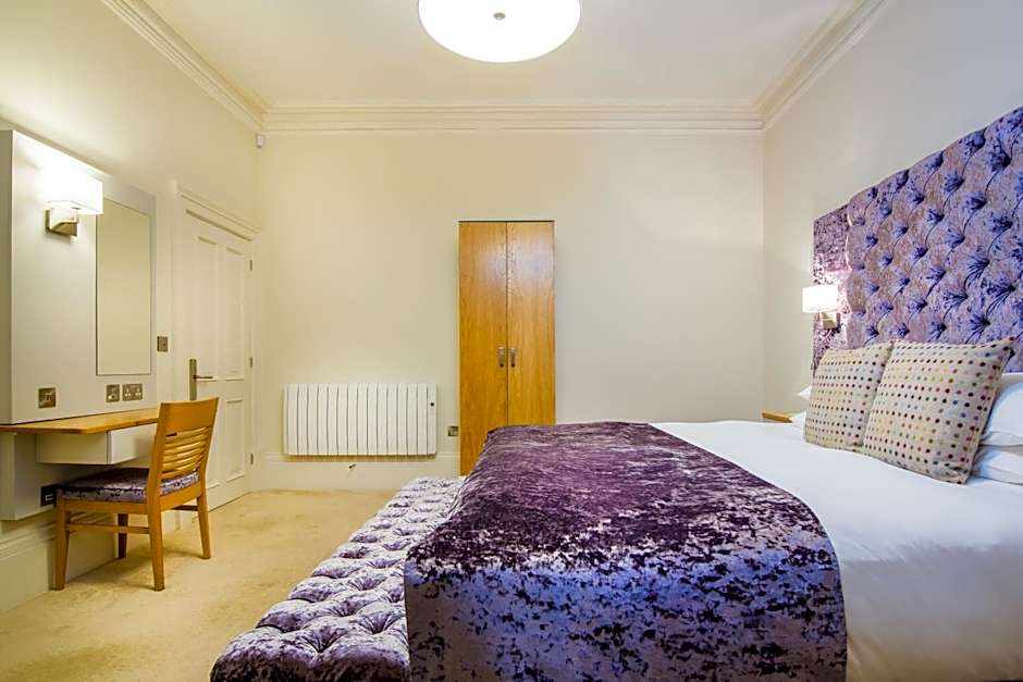 White Hart Hotel & Apartments