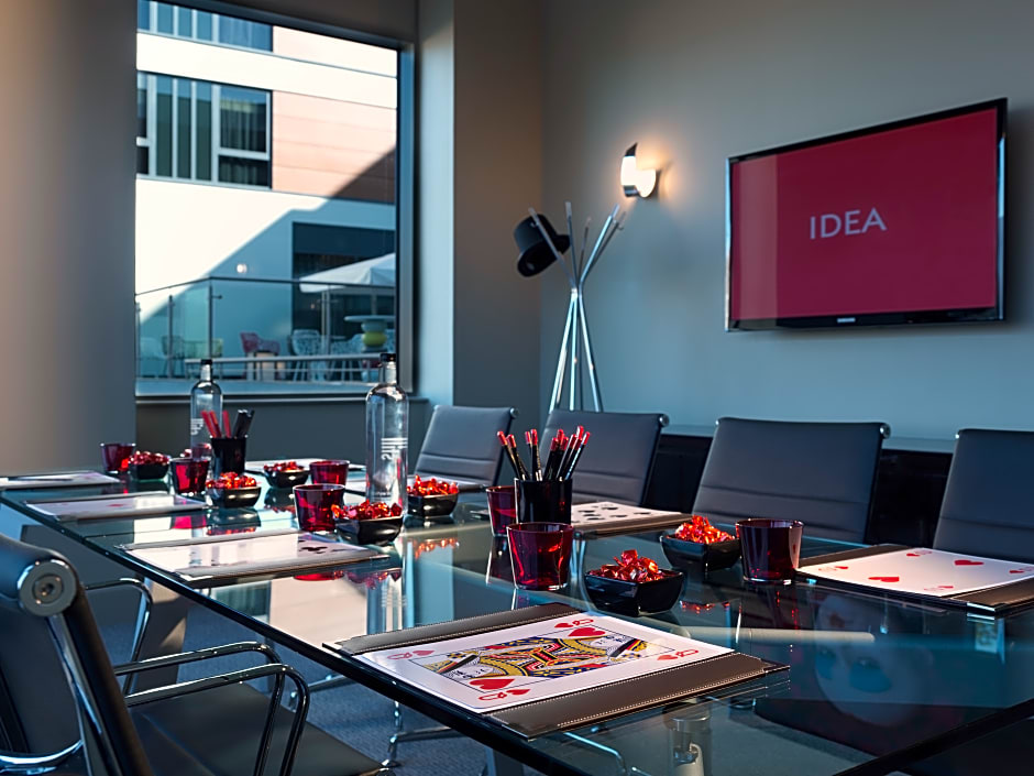 Guildford Harbour Hotel