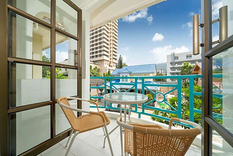 5 mins walk Bangla,beach,3BR