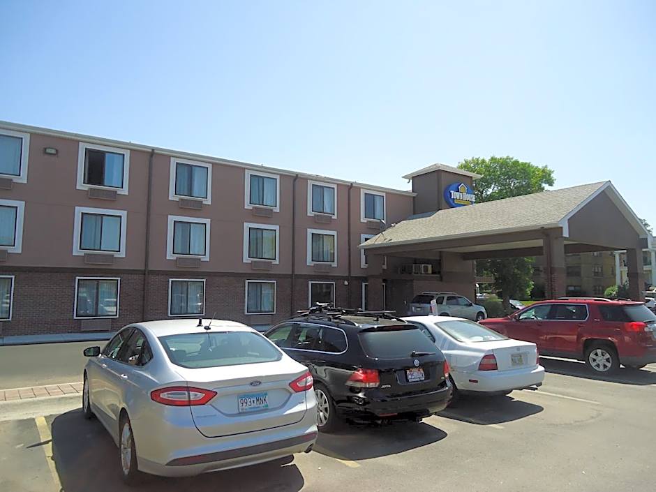 TownHouse Extended Stay Hotel Downtown