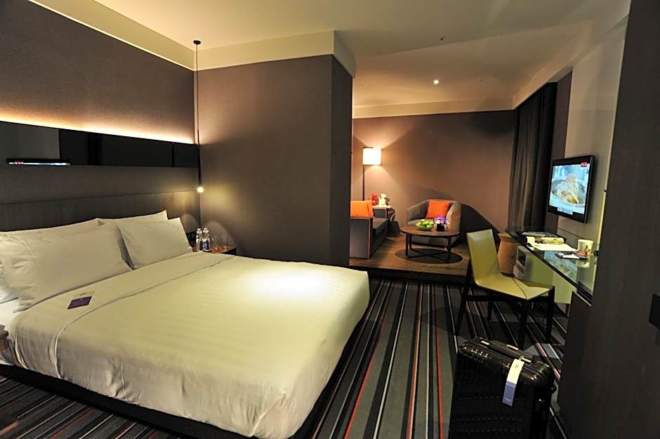 Photo 1 of 6 of Executive Suite
