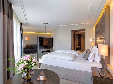 Junior Suite, double bed or twin beds and sofabed, also ideal for families