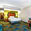 La Quinta Inn & Suites by Wyndham St. Pete-Clearwater Airport