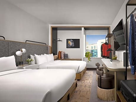 Standard Queen Room with City View