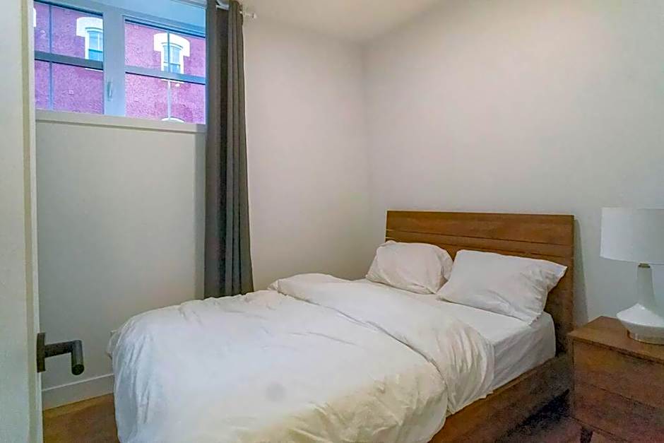 883 suite 102 Bromont Vieux Village 2cac , foyer