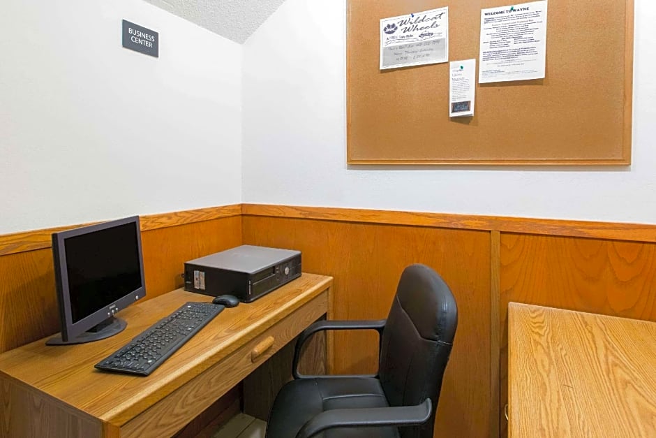 Super 8 by Wyndham Wayne