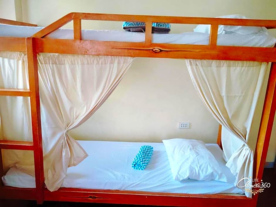 Photo 1 of 33 of Bed in 10-Bed Mixed Dormitory Room