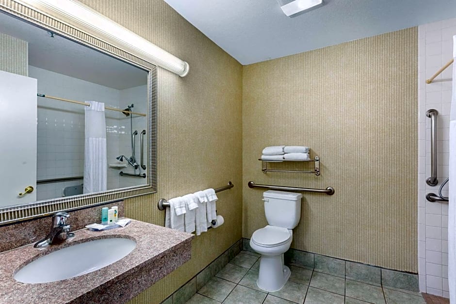 Quality Inn & Suites Oceanside