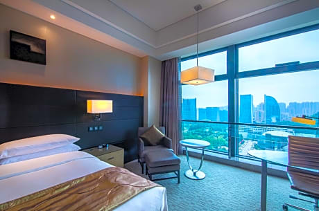 Deluxe Room, 1 King Bed, City View