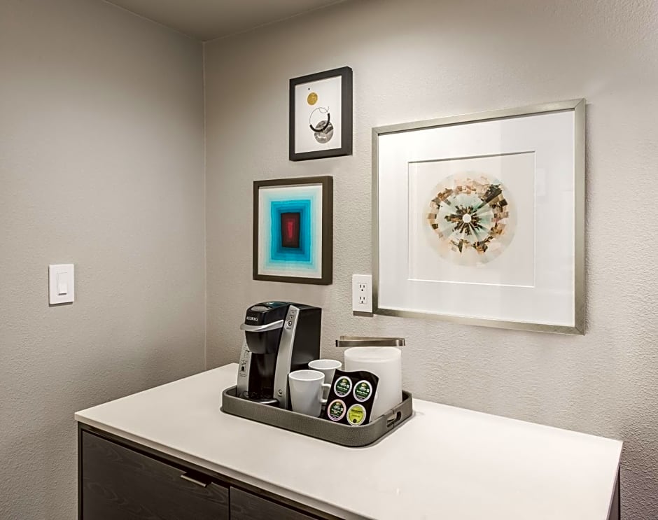 Crowne Plaza Suites Arlington, an IHG Hotel