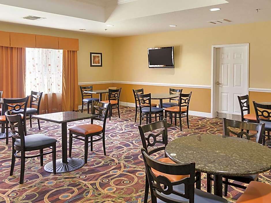 La Quinta Inn & Suites by Wyndham Mobile Satsuma / Saraland