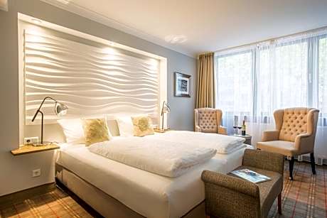 The Ascot Hotel