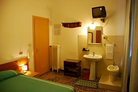Standard Single Room with Shared Bathroom