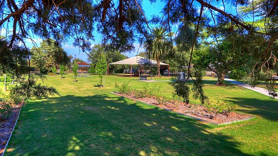 Golden Peak Motel PeakHill