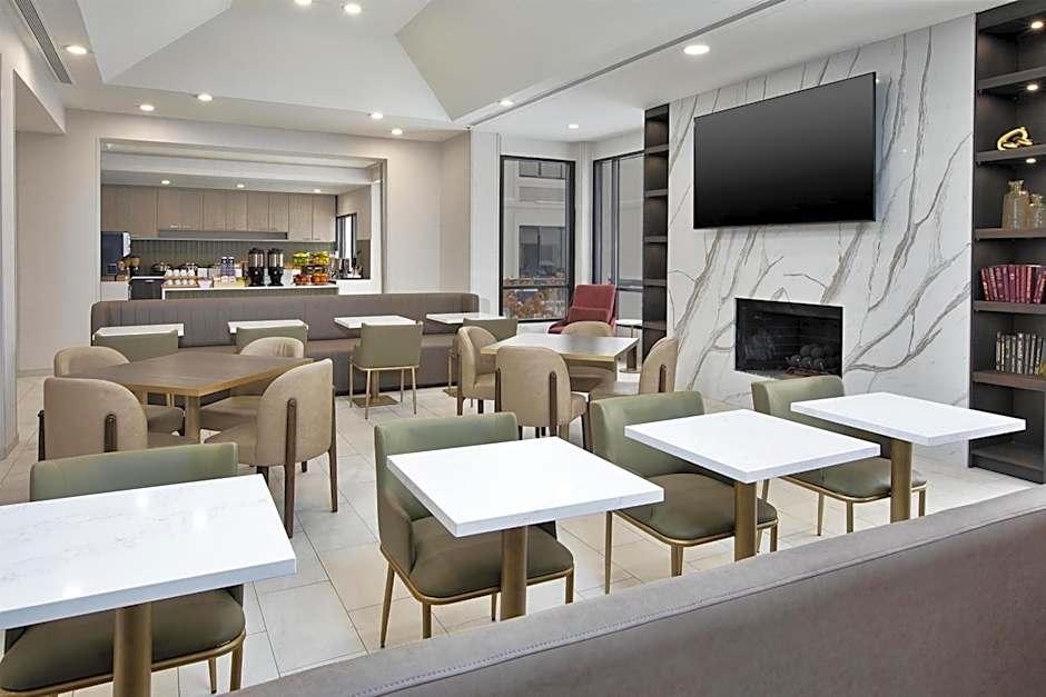DoubleTree by Hilton Hotel Detroit - Novi