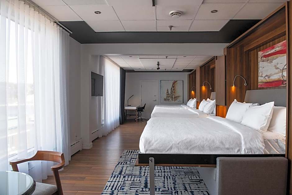 Photo 1 of 2 of Executive 1 King Bed Suite