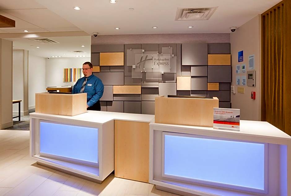 Holiday Inn Express Roseville-St. Paul By IHG