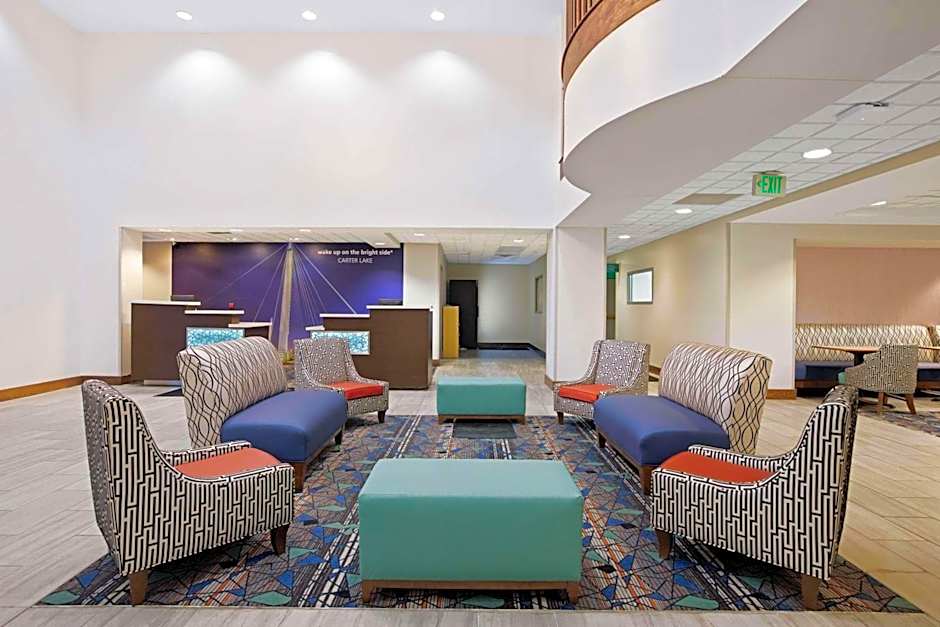 La Quinta Inn & Suites by Wyndham Omaha Airport Downtown