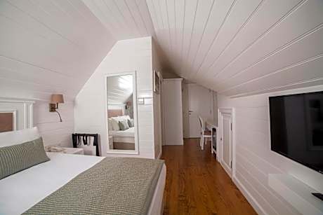 Deluxe Double Room with Balcony and Sea View