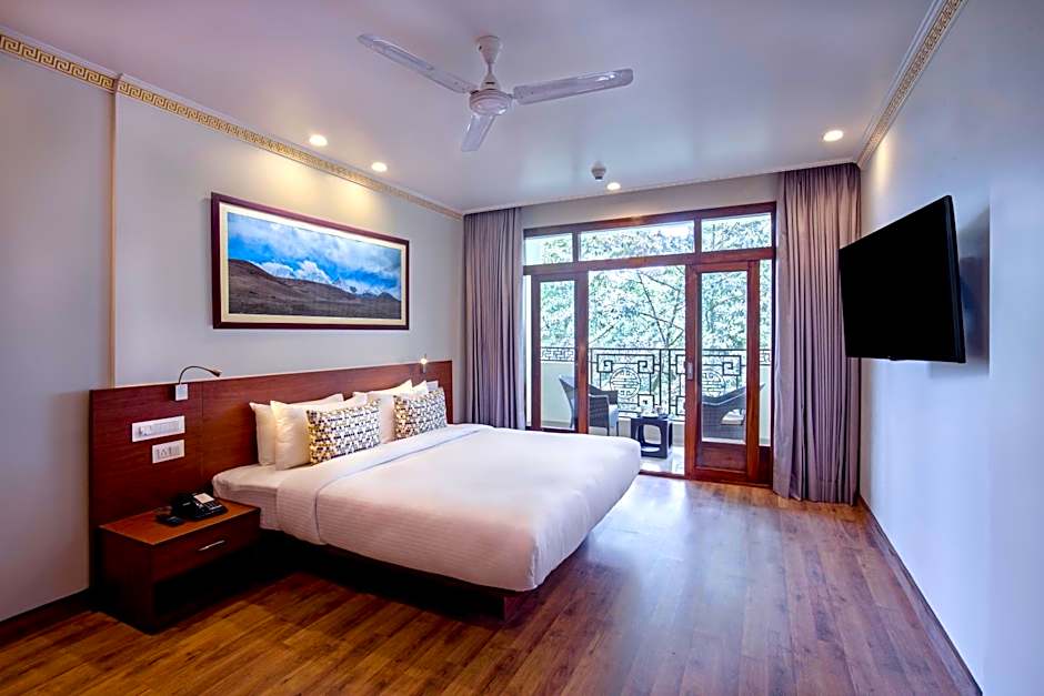 Photo 1 of 4 of Executive Suite
