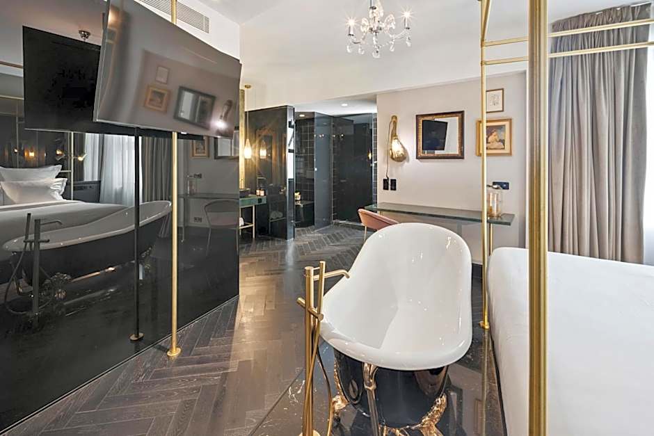 Skylark, Aluma Hotel & Resort