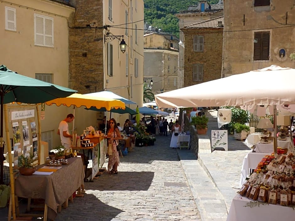 Chambres d'hôte A Caserella, Maison de village rénovée avec vue sur mer