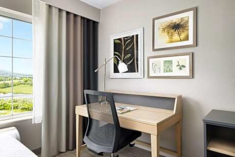 Queen Room with Roll-in Shower - Non-Smoking