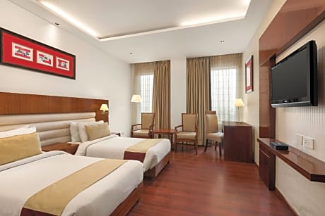 1 King Bed Superior Deluxe Room Smoking