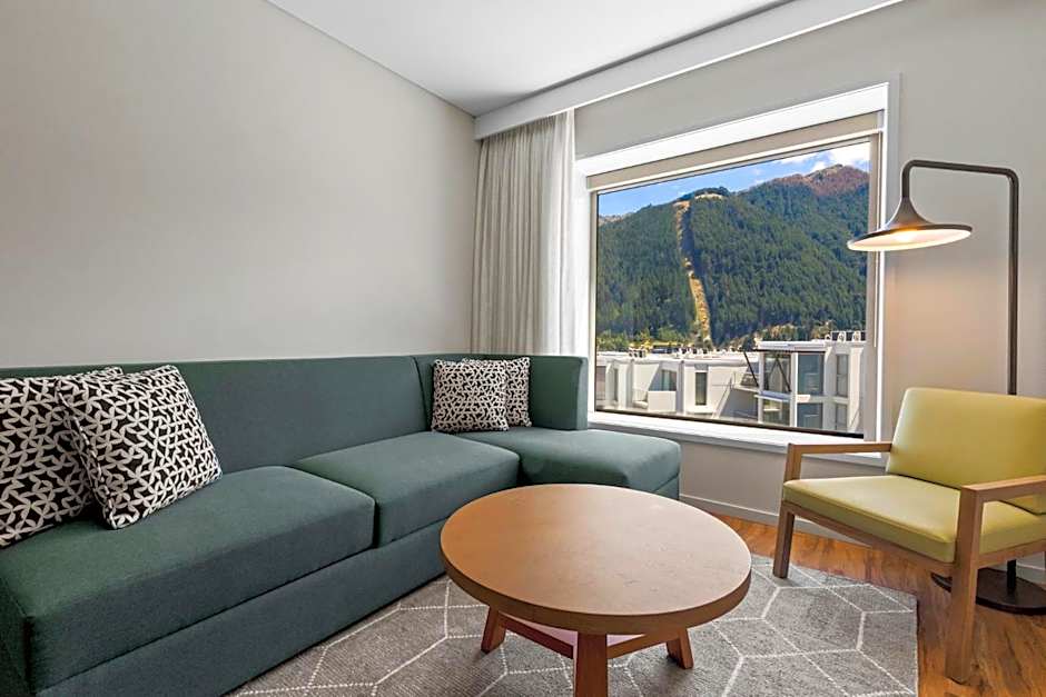Holiday Inn Express And Suites Queenstown By IHG