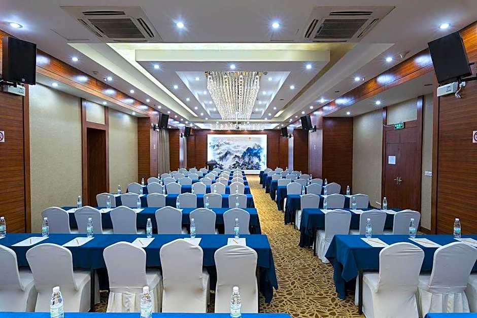 Kunming Green Land Hotel