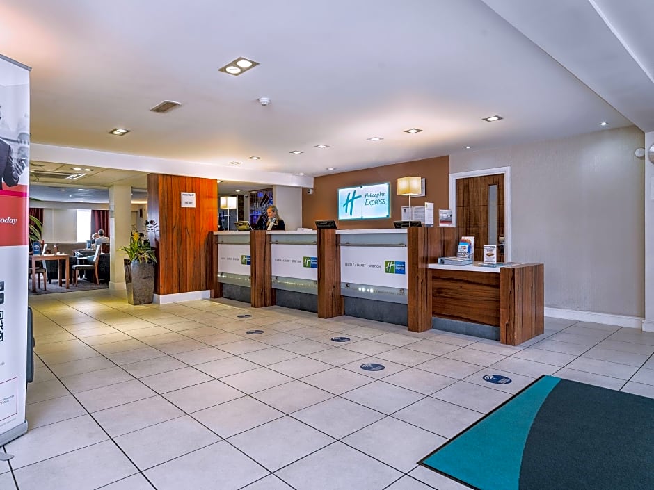 Holiday Inn Express London Gatwick Crawley By IHG