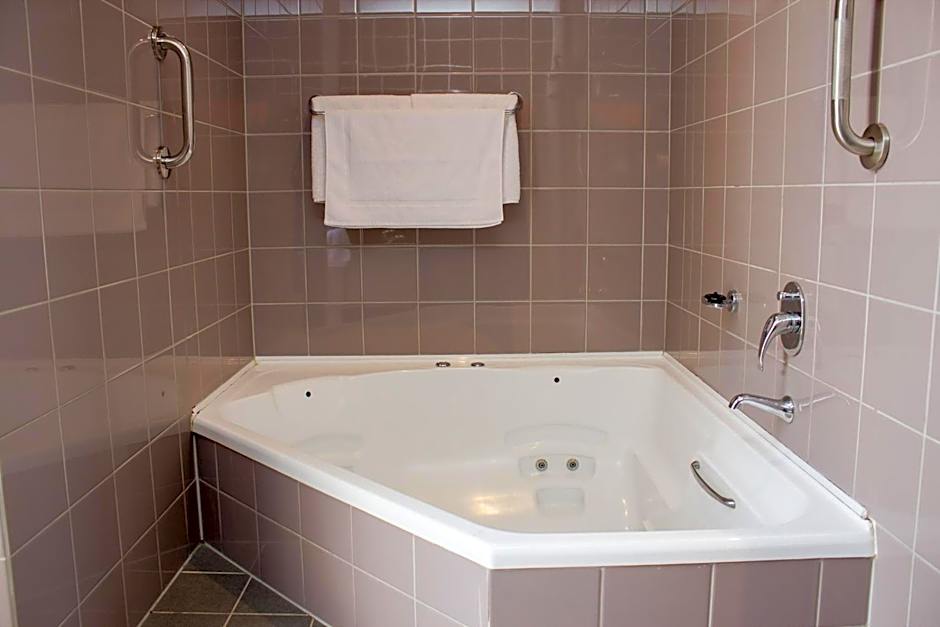 Highlander Hotel Bar Kitchen Rooftop