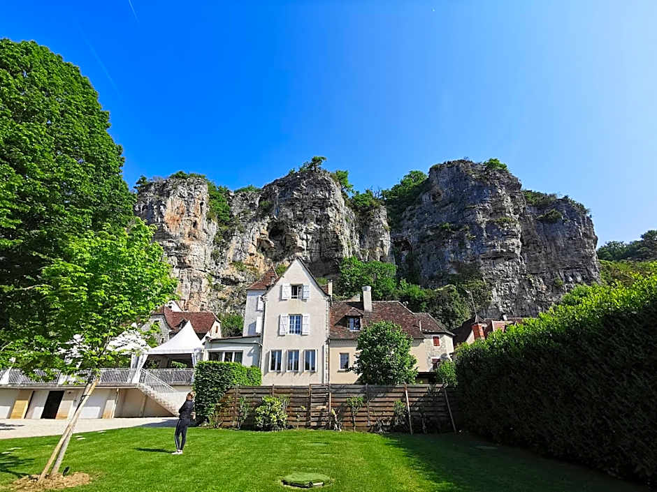 Logis Hotels - Hotel Restaurant Domaine Les Falaises