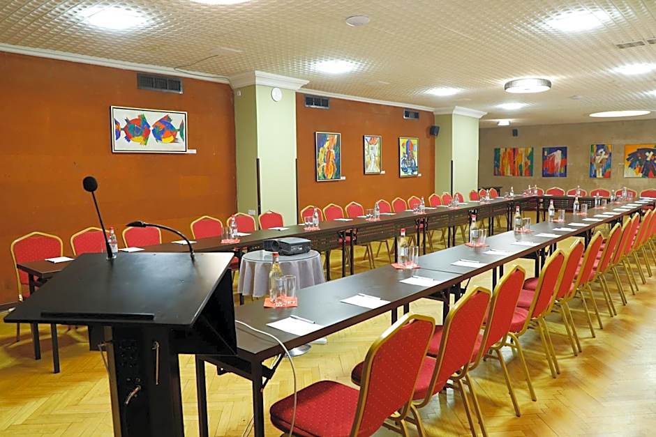 Ani Plaza Hotel