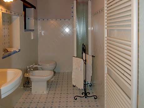 Apartment in Cortona with Pool and Hill Views