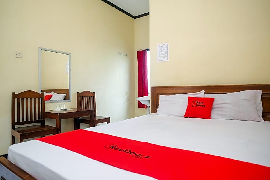 RedDoorz near Candi Sukuh Karanganyar