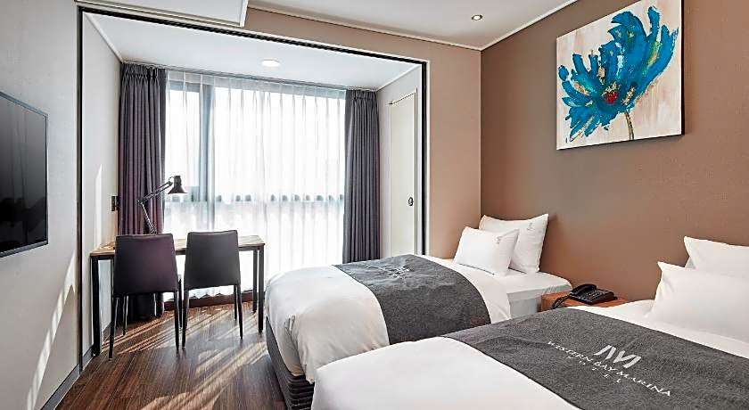 Westernbay Marina Hotel