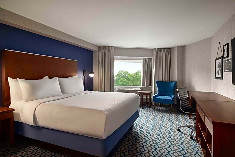 Wyndham Grand Fallsview Hotel