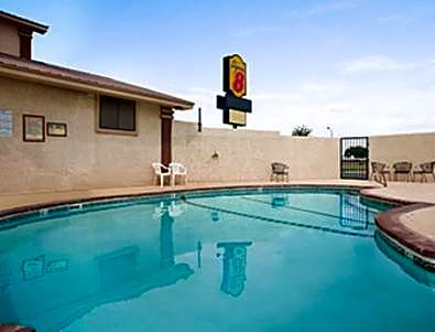 Super 8 by Wyndham Carlsbad