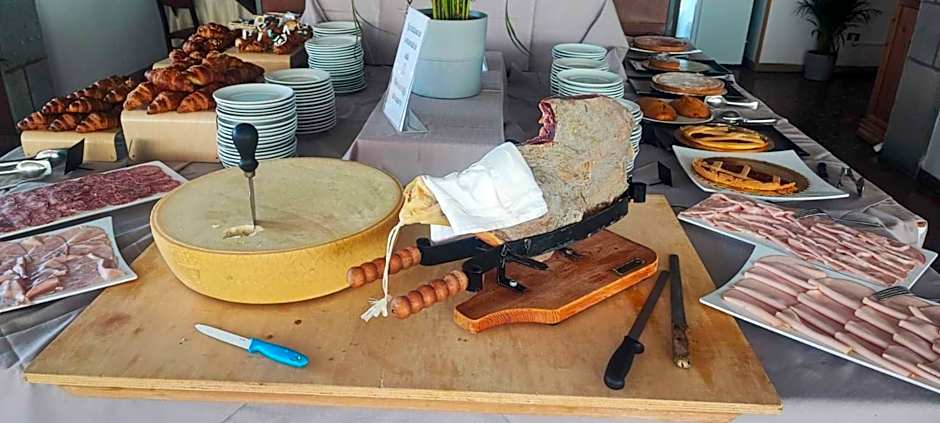 B&B Promenade Hotel Simple con Piscina