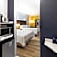 Holiday Inn Express & Suites Chicago West - St Charles By IHG
