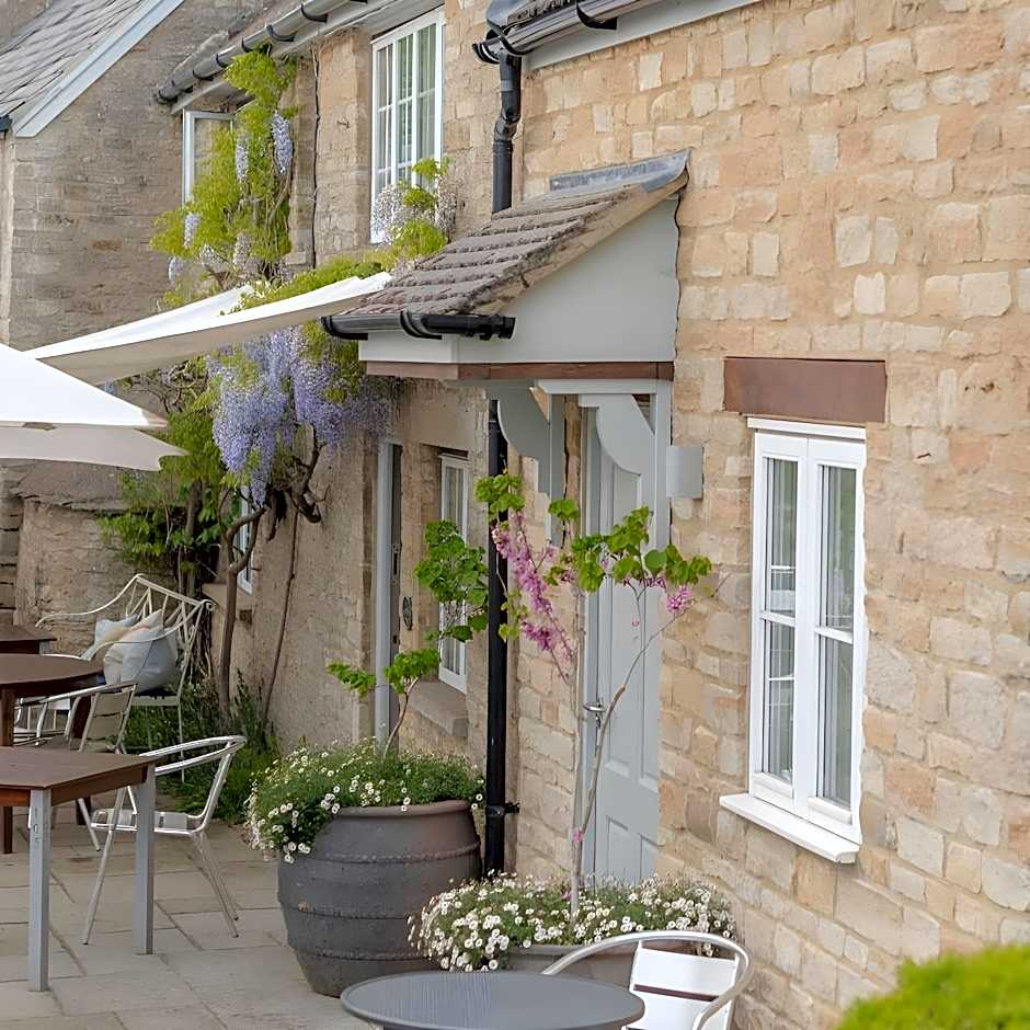 The Bell at Hampton Poyle