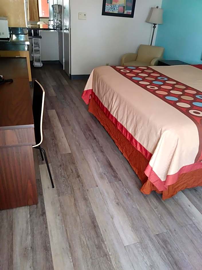 Super 8 by Wyndham Indio