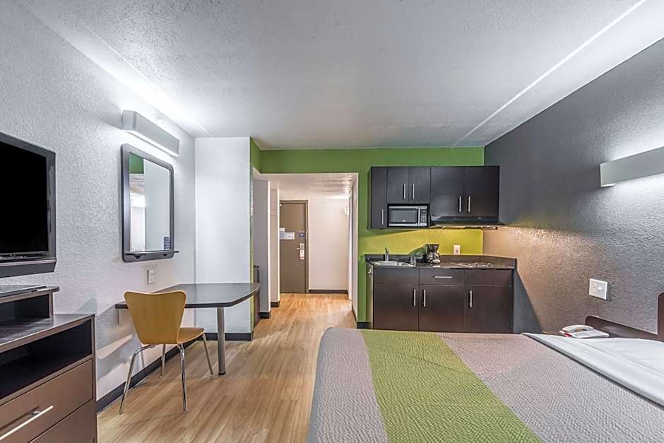 Studio 6-Indianapolis, IN