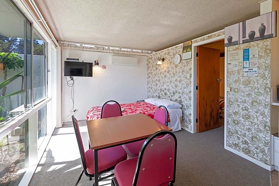 Aaryn Court Motel