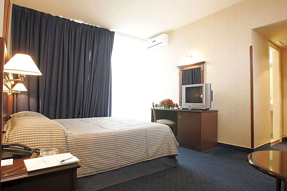 The Mayflower Hotel