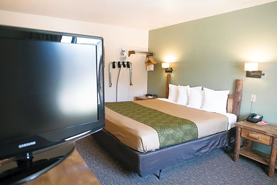 Econo Lodge, Downtown Custer Near Custer State Park and Mt Rushmore